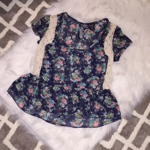 ⭐️Rue 21 top Great condition! Like new!